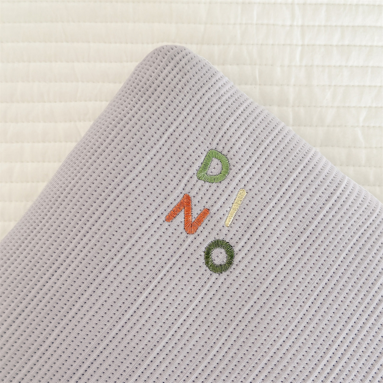 91家纺网 家纺一手货源 找家纺 麦肯锡 2026新款小恐龙儿童荞麦枕枕头枕芯 灰色