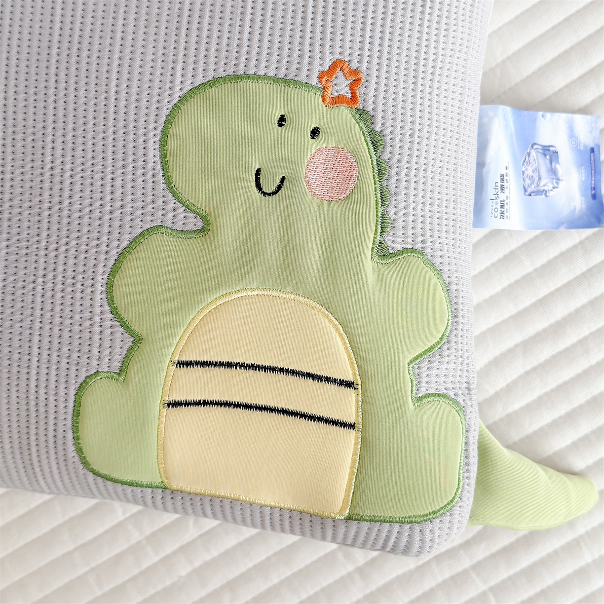 91家纺网 家纺一手货源 找家纺 麦肯锡 2026新款小恐龙儿童荞麦枕枕头枕芯 灰色