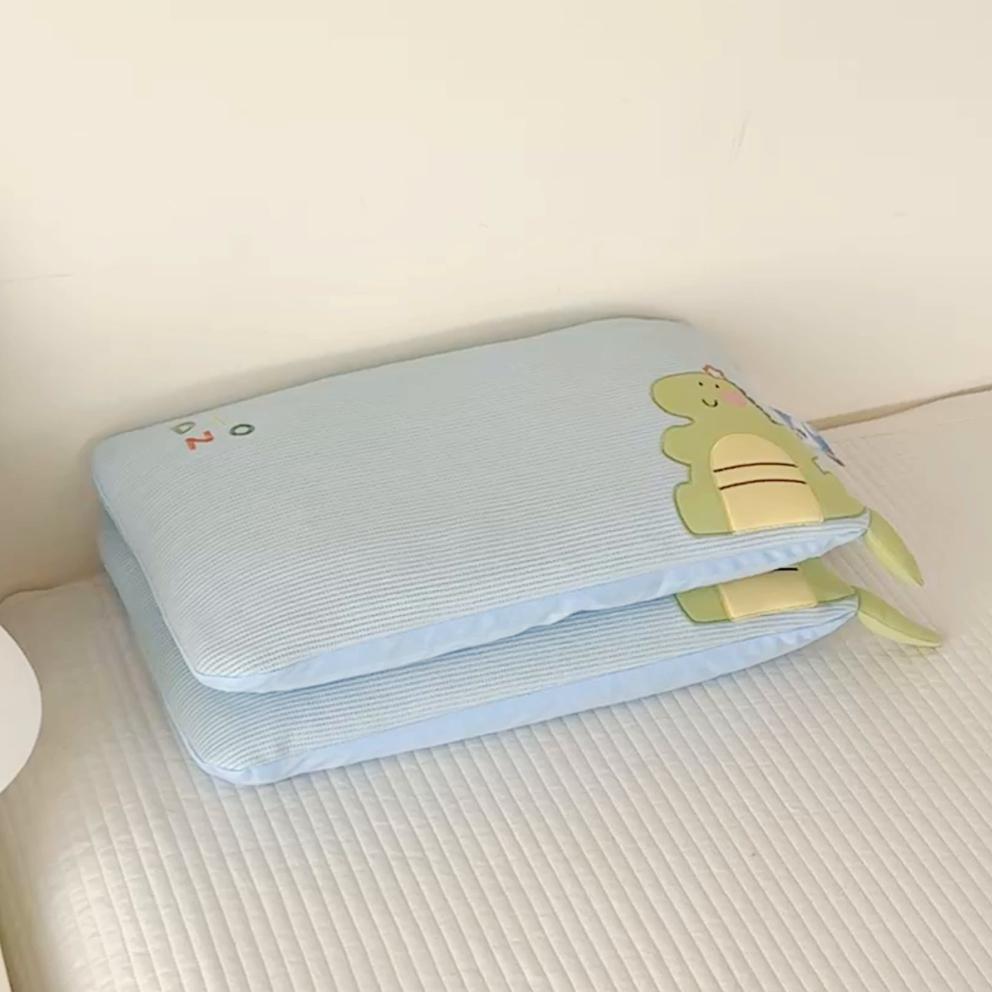 91家纺网 家纺一手货源 找家纺 麦肯锡 2026新款小恐龙儿童荞麦枕枕头枕芯 蓝色