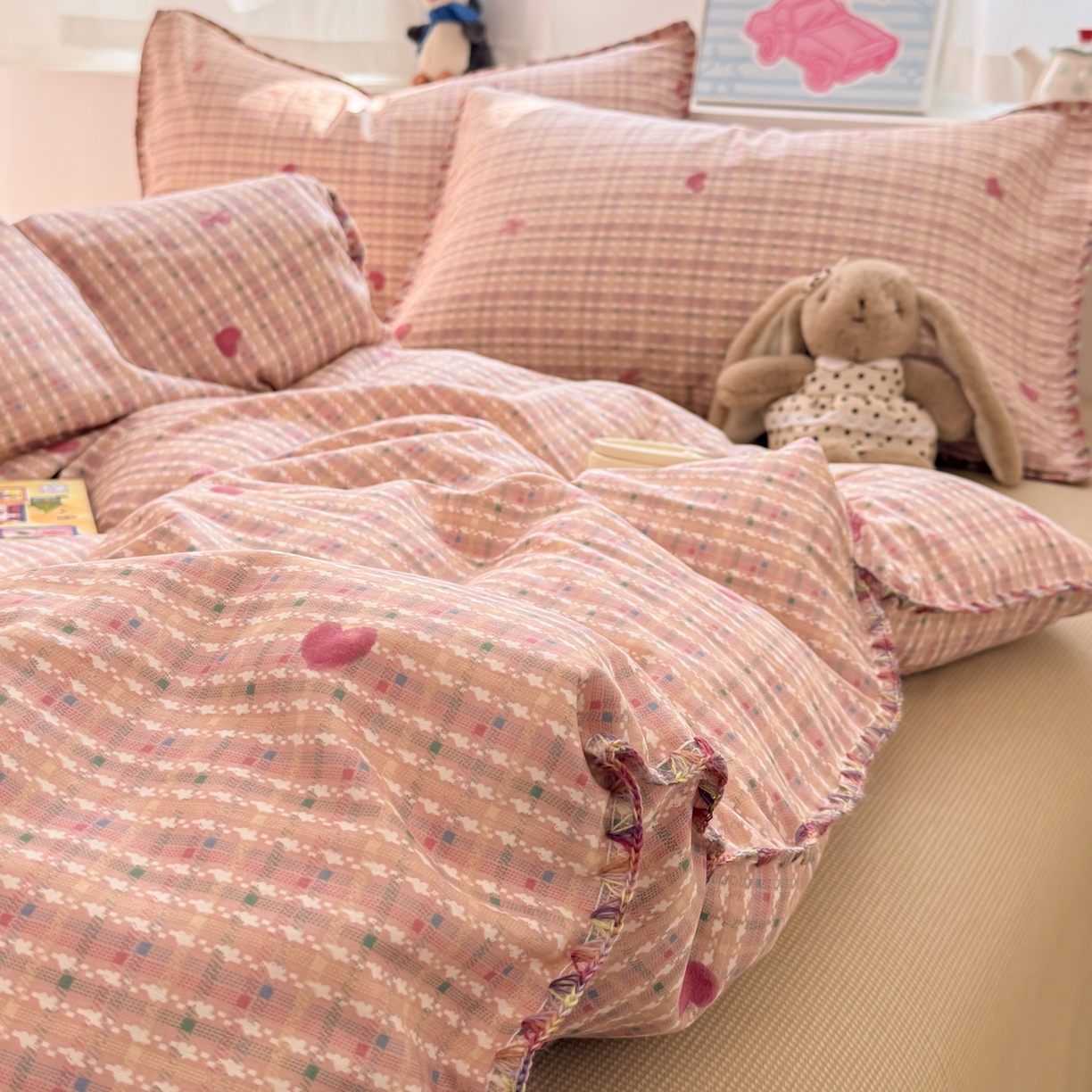 91家纺网 家纺一手货源 找家纺 简宜家居（朝初家纺） 2026新款贝壳边卡通可爱纯棉全棉四件套 彩格爱心