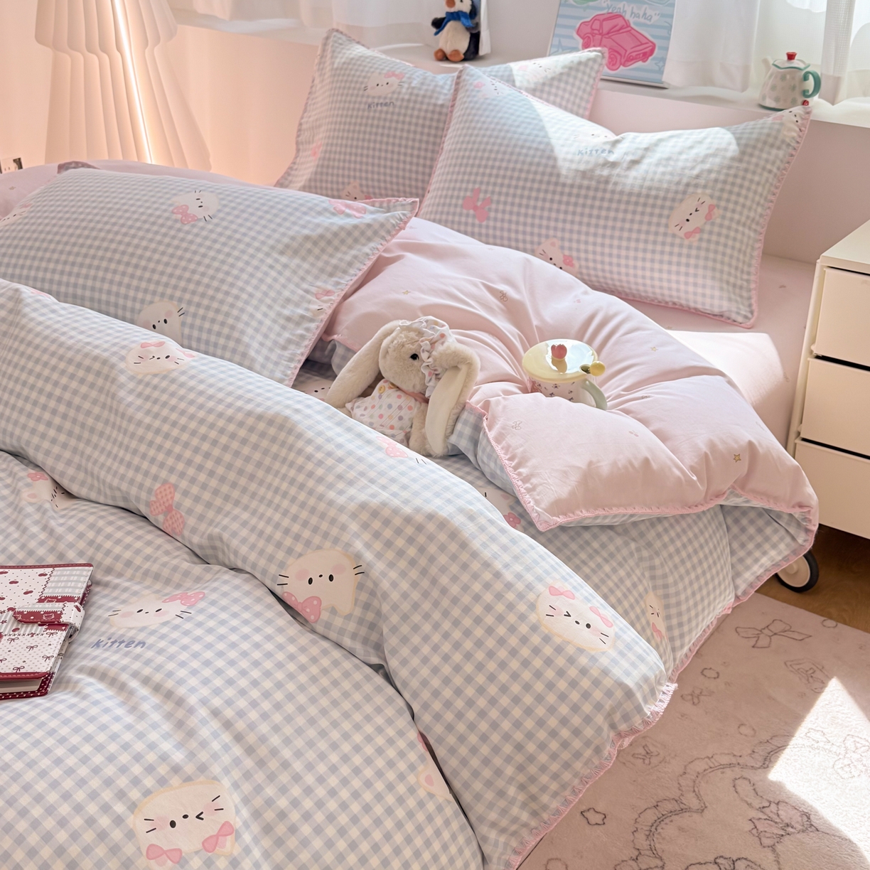 91家纺网 家纺一手货源 找家纺 简宜家居（朝初家纺） 2026新款贝壳边卡通可爱纯棉全棉四件套 蓝格日记