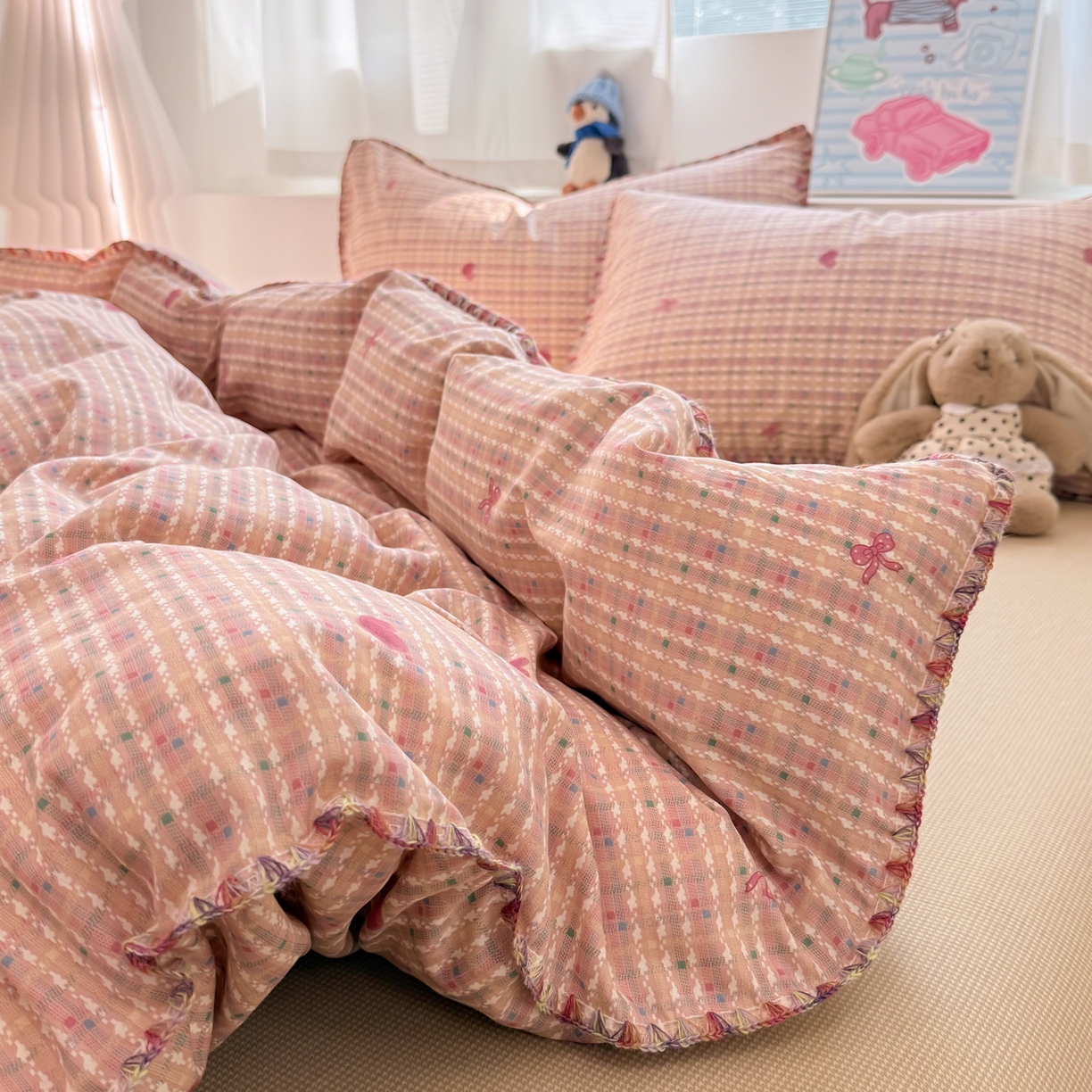 91家纺网 家纺一手货源 找家纺 简宜家居（朝初家纺） 2026新款贝壳边卡通可爱纯棉全棉四件套 彩格爱心