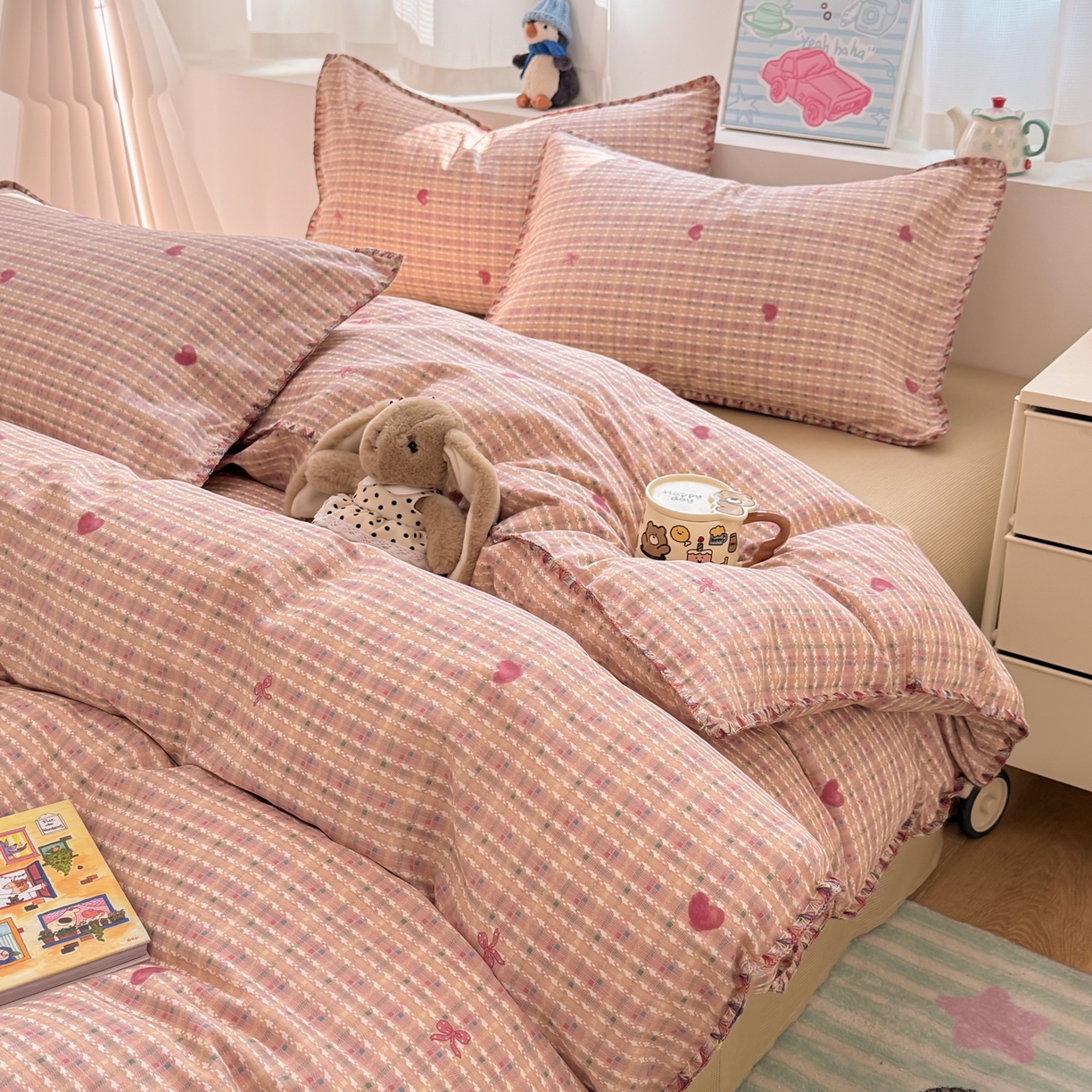 91家纺网 家纺一手货源 找家纺 简宜家居（朝初家纺） 2026新款贝壳边卡通可爱纯棉全棉四件套 彩格爱心