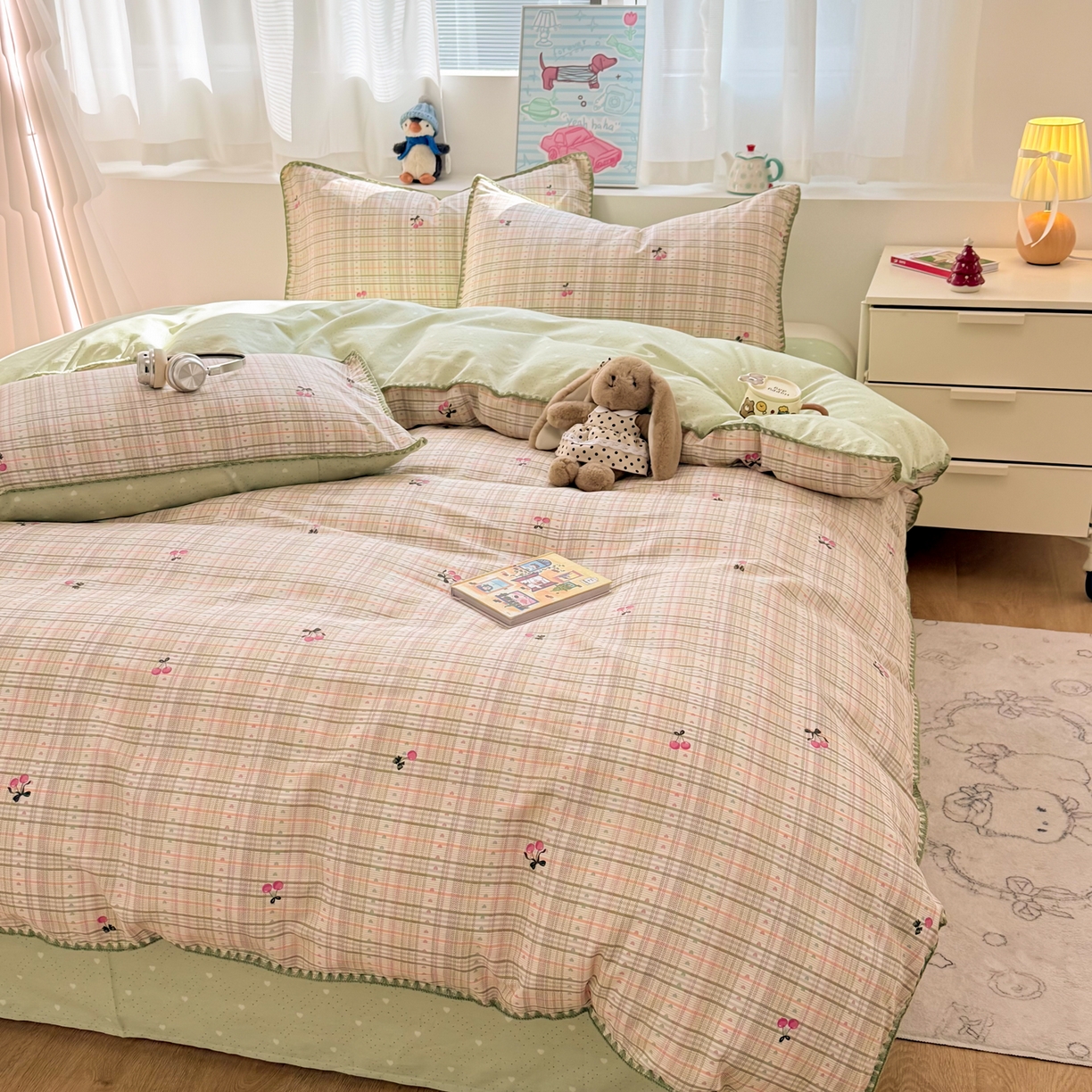 91家纺网 家纺一手货源 找家纺 简宜家居（朝初家纺） 2026新款贝壳边卡通可爱纯棉全棉四件套 樱桃小筑