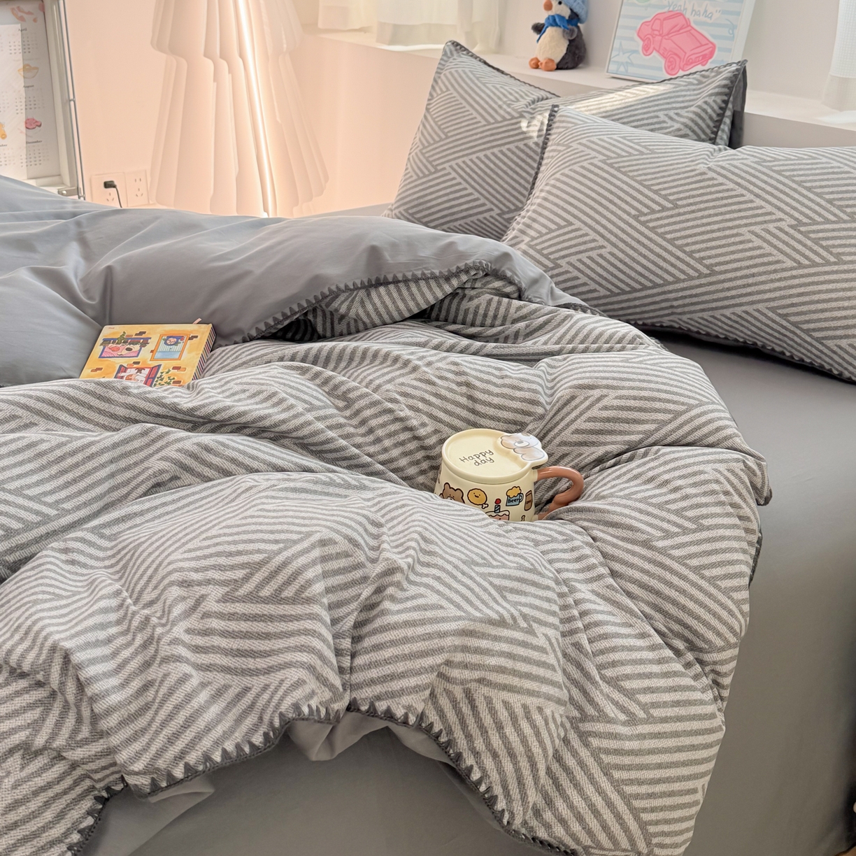 91家纺网 家纺一手货源 找家纺 简宜家居（朝初家纺） 2026新款贝壳边卡通可爱纯棉全棉四件套 编织灰条-灰