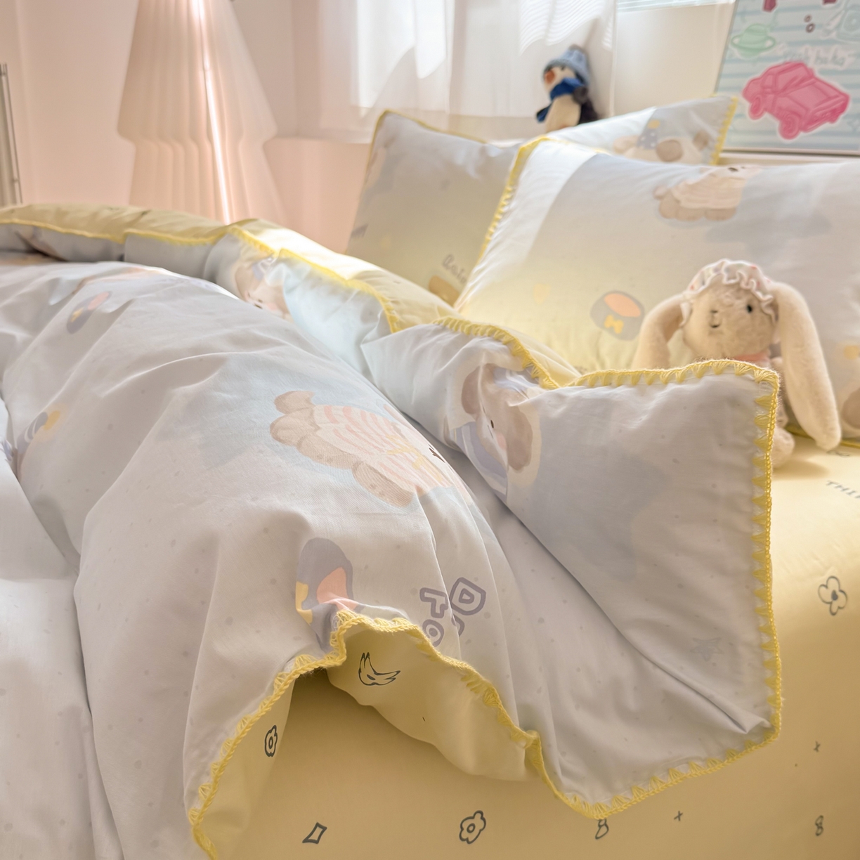 91家纺网 家纺一手货源 找家纺 简宜家居（朝初家纺） 2026新款贝壳边卡通可爱纯棉全棉四件套 派对小狗-黄