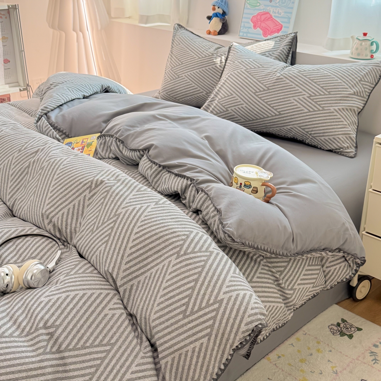 91家纺网 家纺一手货源 找家纺 简宜家居（朝初家纺） 2026新款贝壳边卡通可爱纯棉全棉四件套 编织灰条-灰