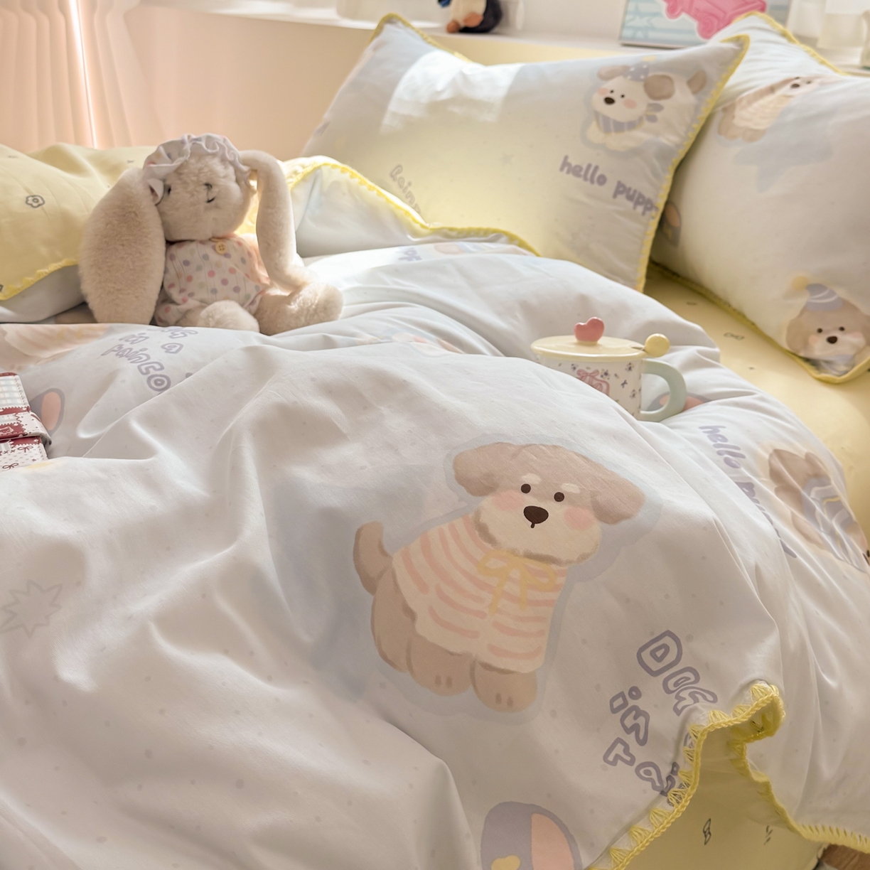 91家纺网 家纺一手货源 找家纺 简宜家居（朝初家纺） 2026新款贝壳边卡通可爱纯棉全棉四件套 派对小狗-黄