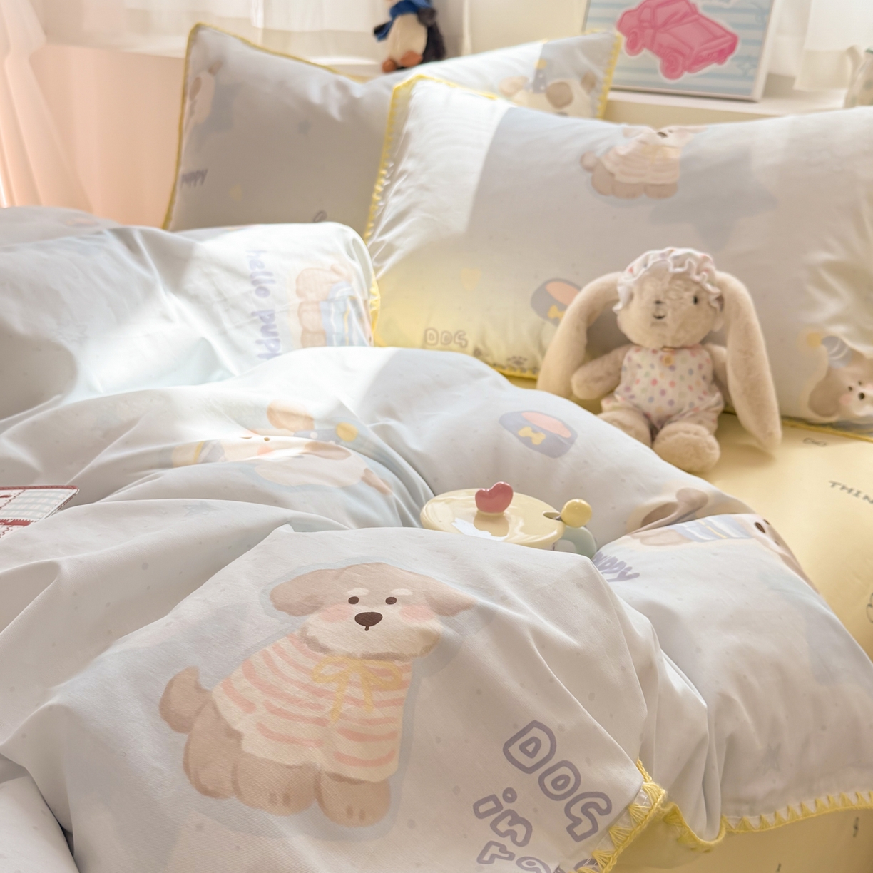 91家纺网 家纺一手货源 找家纺 简宜家居（朝初家纺） 2026新款贝壳边卡通可爱纯棉全棉四件套 派对小狗-黄