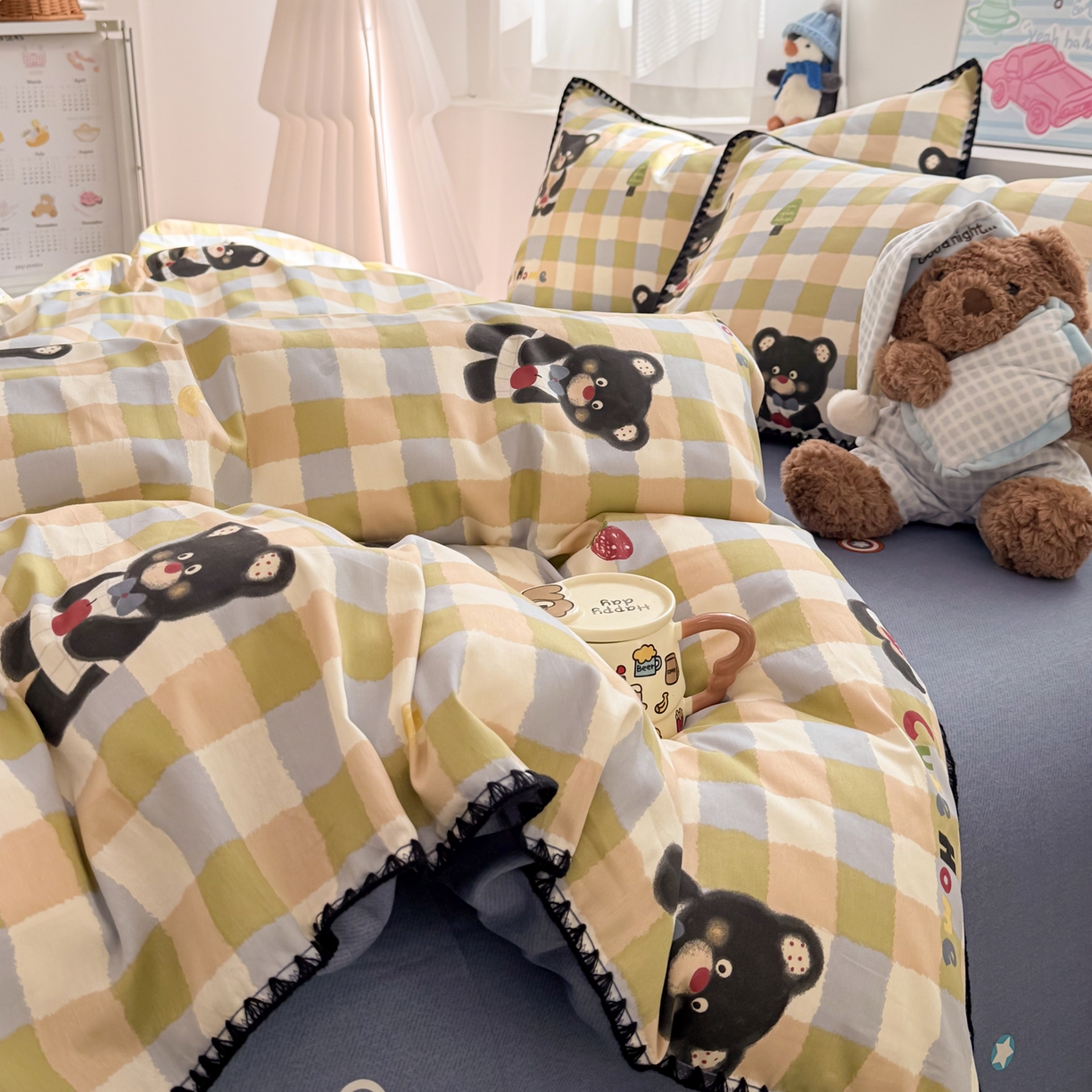 91家纺网 家纺一手货源 找家纺 简宜家居（朝初家纺） 2026新款贝壳边卡通可爱纯棉全棉四件套 苹果熊格子