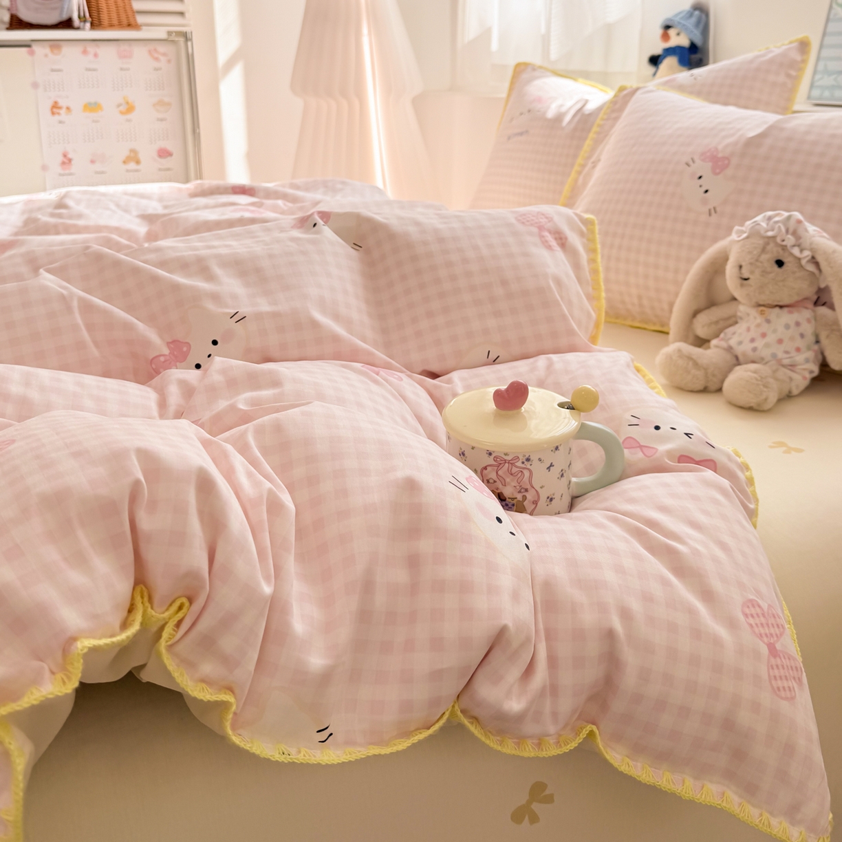 91家纺网 家纺一手货源 找家纺 简宜家居（朝初家纺） 2026新款贝壳边卡通可爱纯棉全棉四件套 粉格日记
