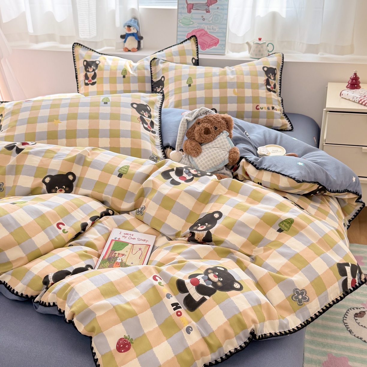 91家纺网 家纺一手货源 找家纺 简宜家居（朝初家纺） 2026新款贝壳边卡通可爱纯棉全棉四件套 苹果熊格子