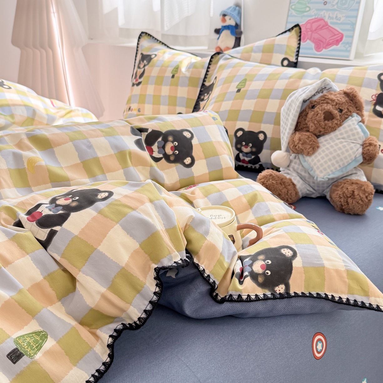 91家纺网 家纺一手货源 找家纺 简宜家居（朝初家纺） 2026新款贝壳边卡通可爱纯棉全棉四件套 苹果熊格子