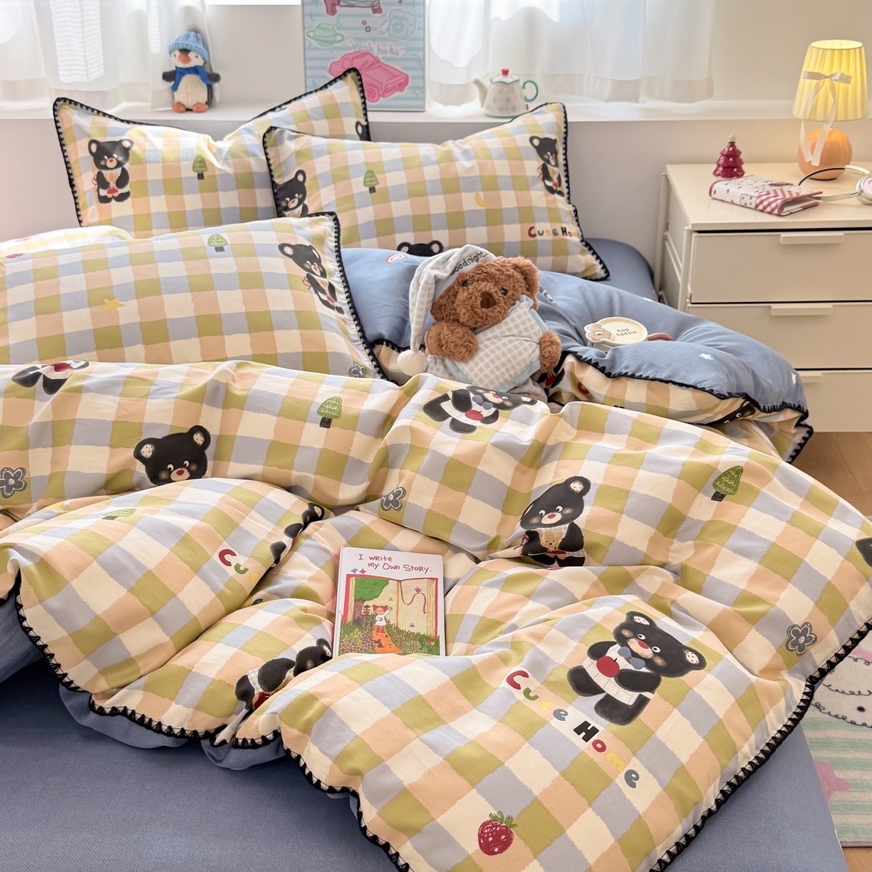 91家纺网 家纺一手货源 找家纺 简宜家居（朝初家纺） 2026新款贝壳边卡通可爱纯棉全棉四件套 苹果熊格子