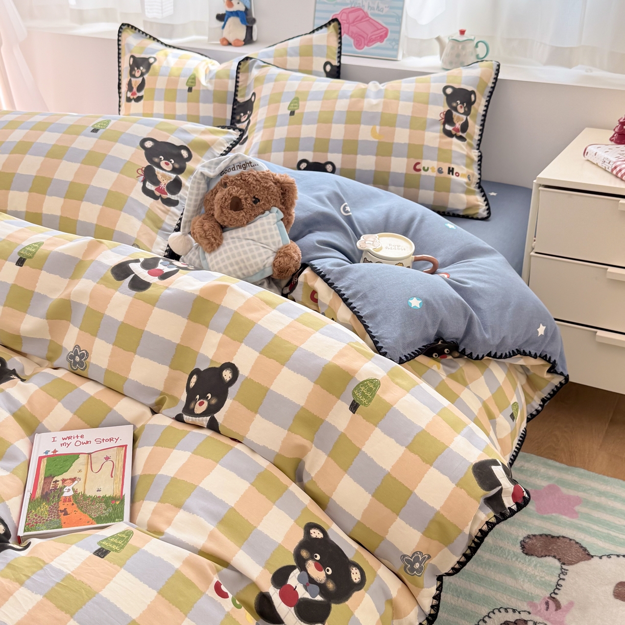 91家纺网 家纺一手货源 找家纺 简宜家居（朝初家纺） 2026新款贝壳边卡通可爱纯棉全棉四件套 苹果熊格子