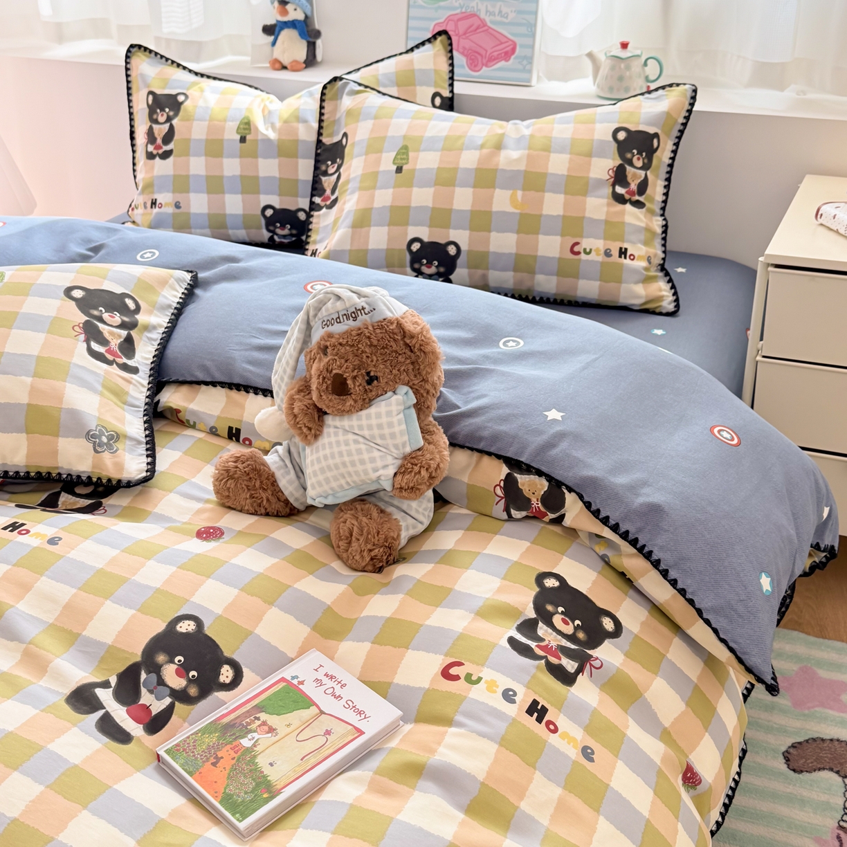 91家纺网 家纺一手货源 找家纺 简宜家居（朝初家纺） 2026新款贝壳边卡通可爱纯棉全棉四件套 苹果熊格子