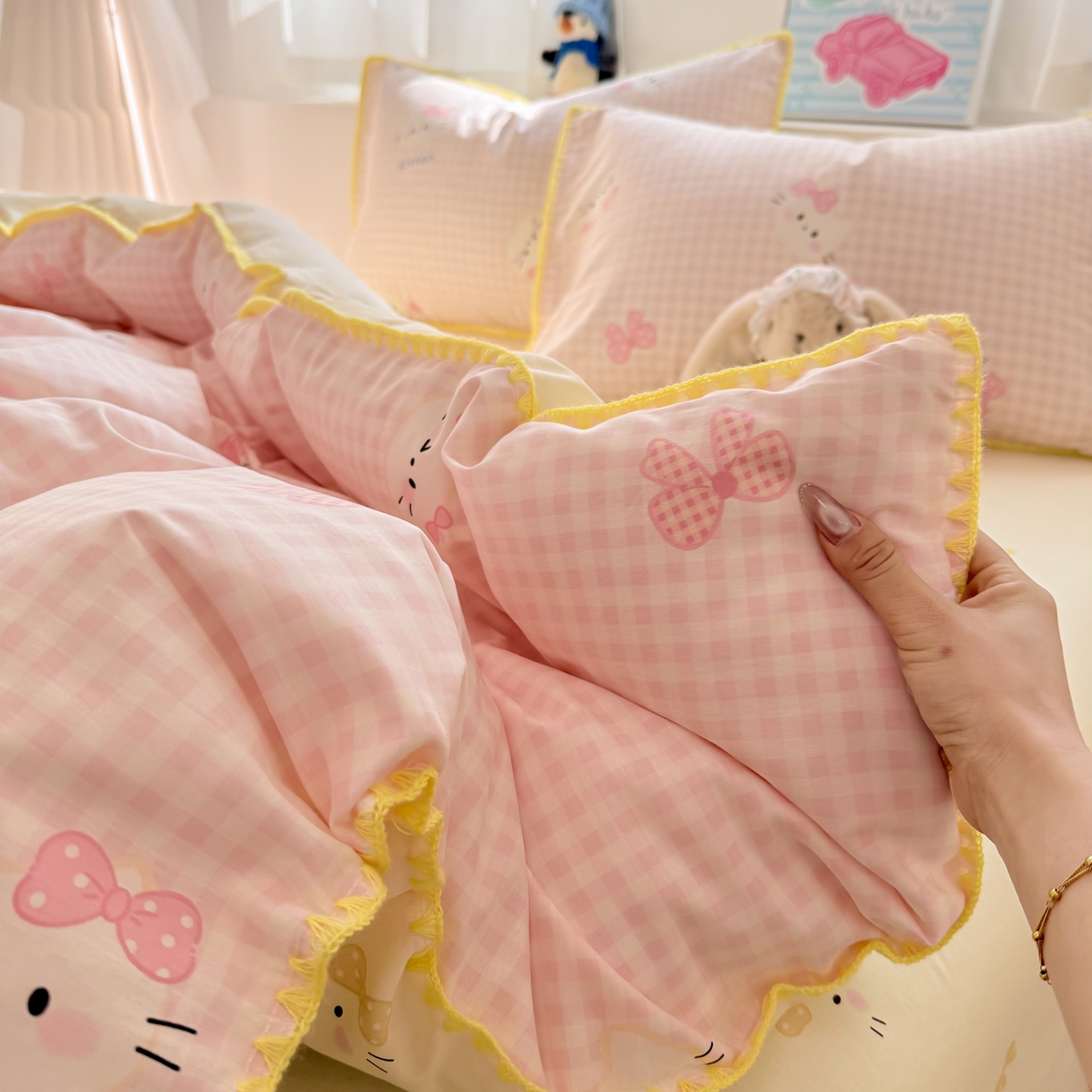 91家纺网 家纺一手货源 找家纺 简宜家居（朝初家纺） 2026新款贝壳边卡通可爱纯棉全棉四件套 粉格日记