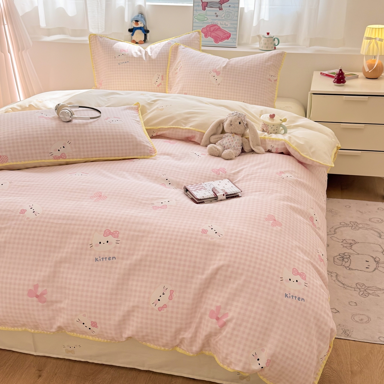 91家纺网 家纺一手货源 找家纺 简宜家居（朝初家纺） 2026新款贝壳边卡通可爱纯棉全棉四件套 粉格日记