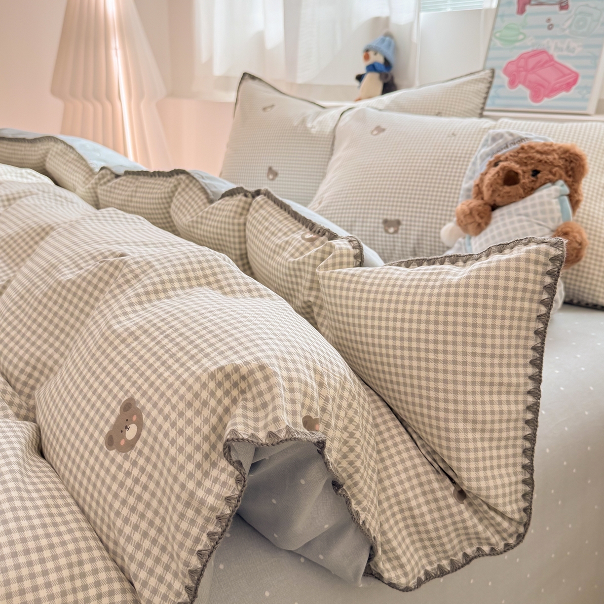 91家纺网 家纺一手货源 找家纺 简宜家居（朝初家纺） 2026新款贝壳边卡通可爱纯棉全棉四件套 棕格小熊