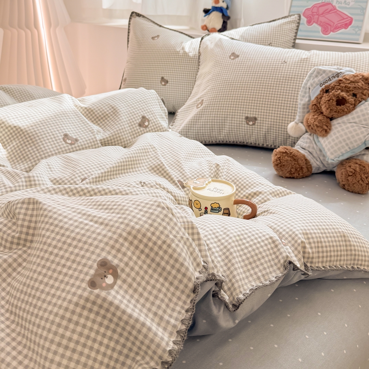 91家纺网 家纺一手货源 找家纺 简宜家居（朝初家纺） 2026新款贝壳边卡通可爱纯棉全棉四件套 棕格小熊