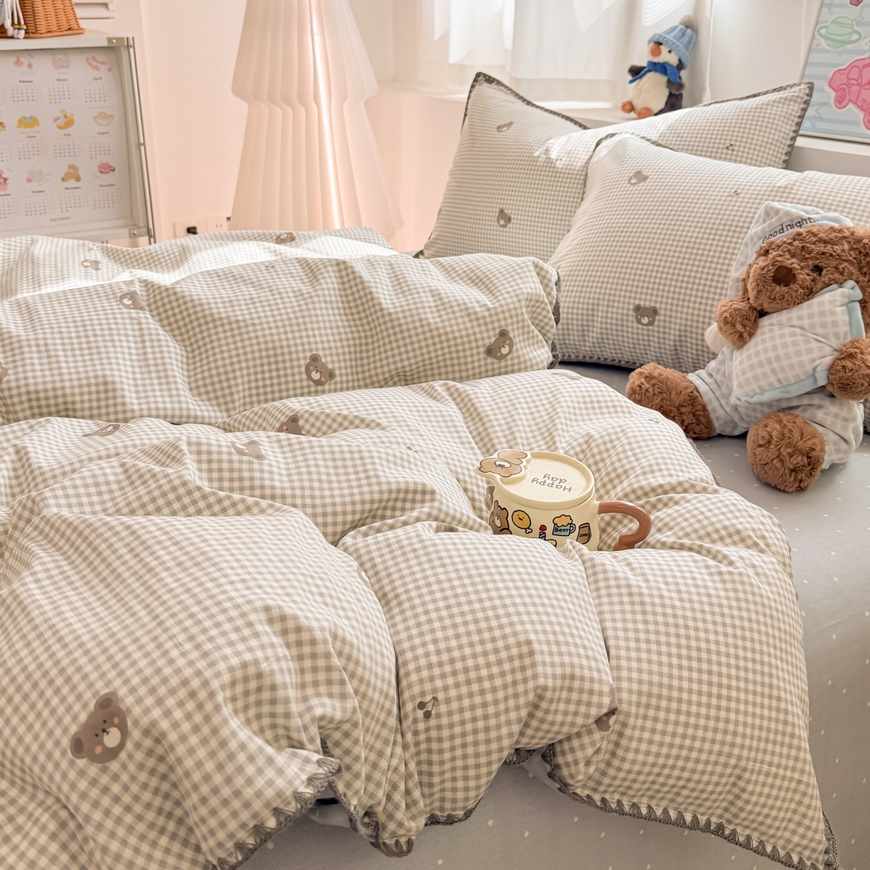 91家纺网 家纺一手货源 找家纺 简宜家居（朝初家纺） 2026新款贝壳边卡通可爱纯棉全棉四件套 棕格小熊
