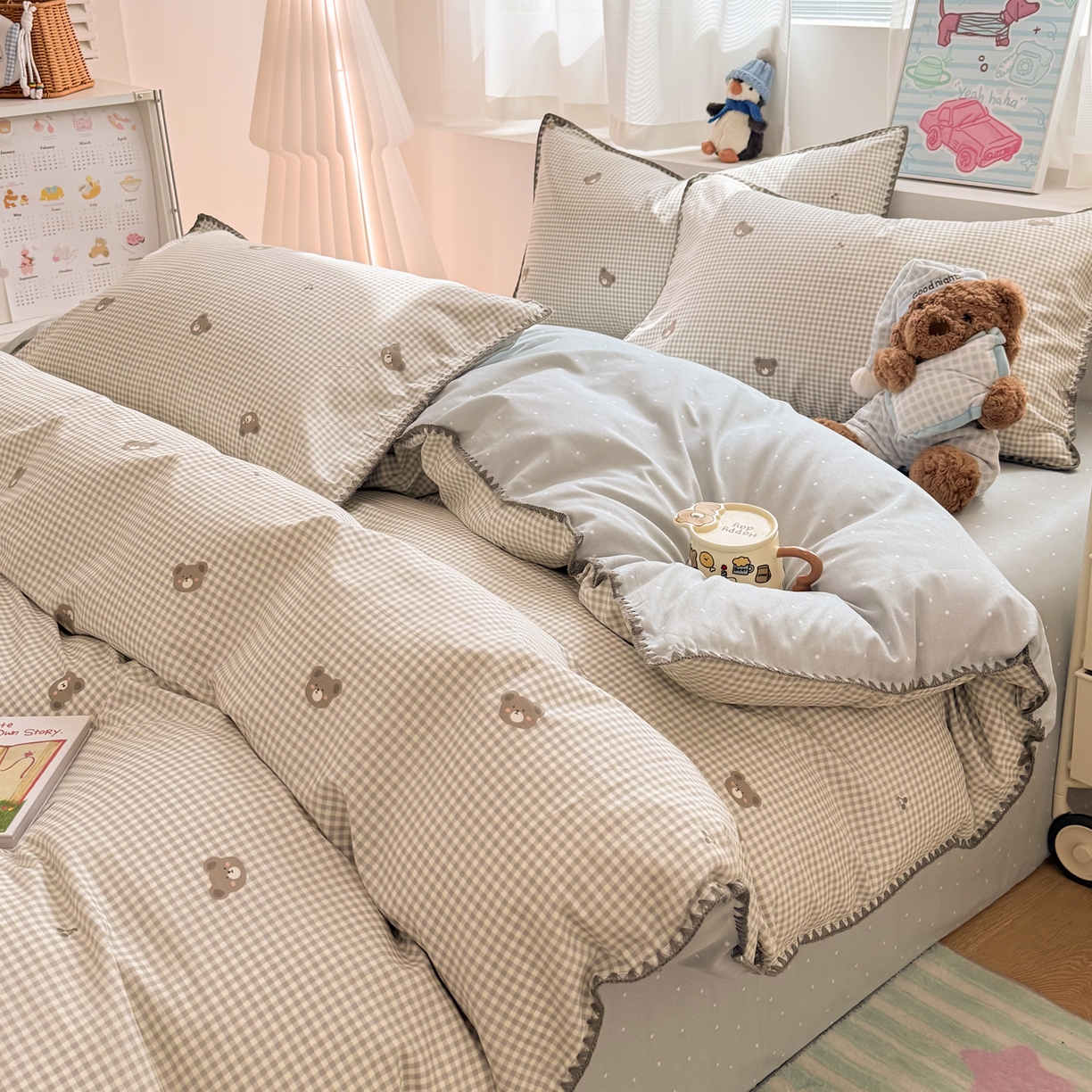 91家纺网 家纺一手货源 找家纺 简宜家居（朝初家纺） 2026新款贝壳边卡通可爱纯棉全棉四件套 棕格小熊