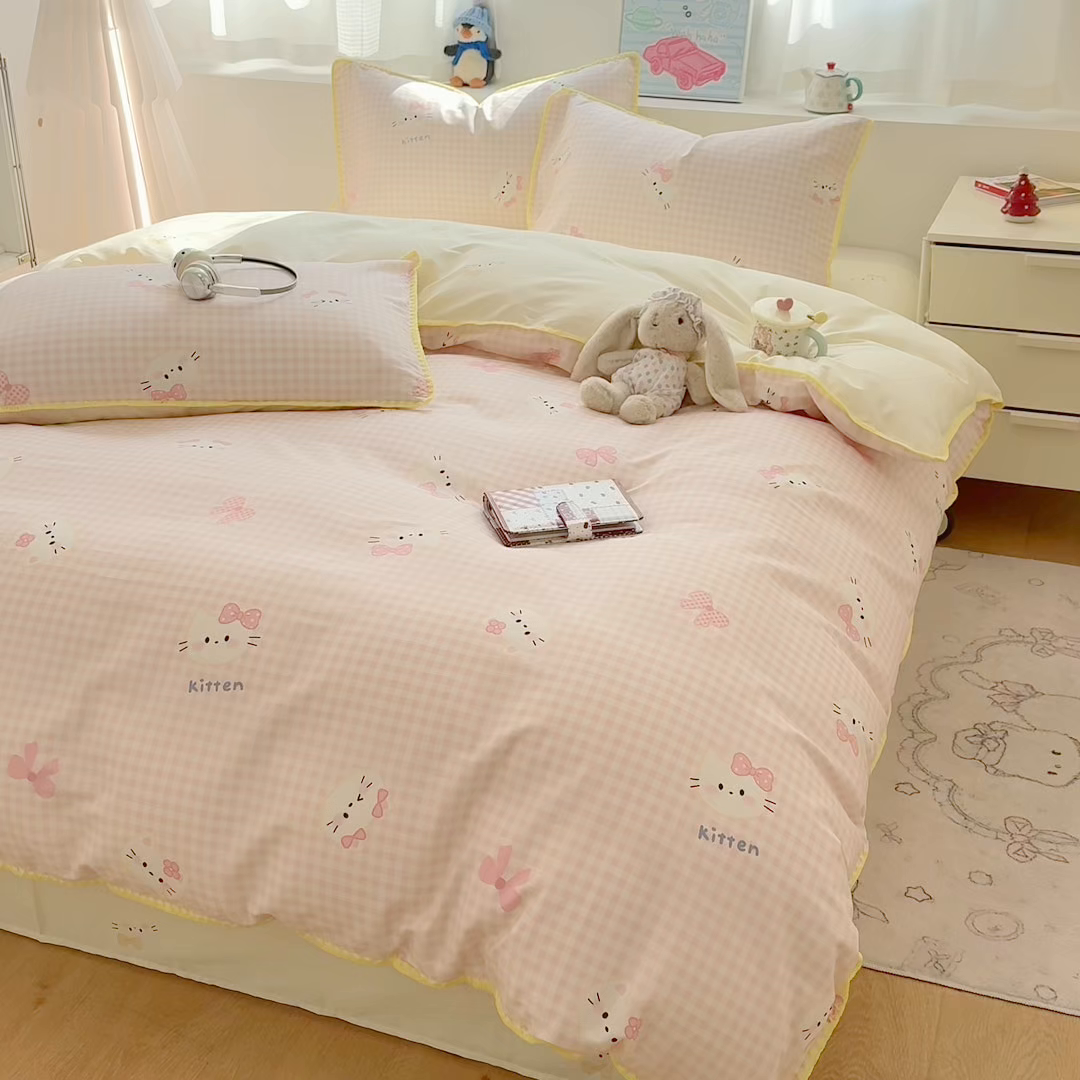 91家纺网 家纺一手货源 找家纺 简宜家居（朝初家纺） 2026新款贝壳边卡通可爱纯棉全棉四件套 粉格日记