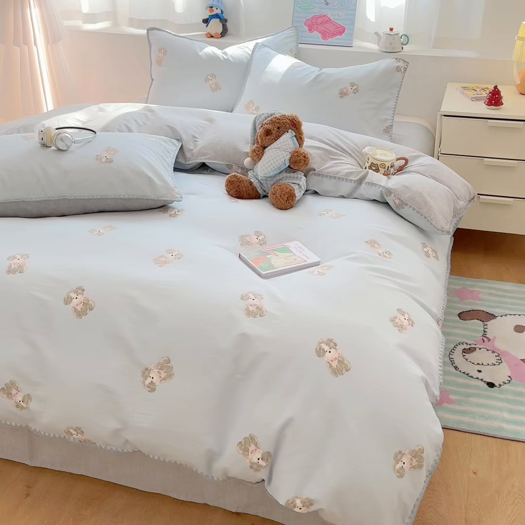 91家纺网 家纺一手货源 找家纺 简宜家居（朝初家纺） 2026新款贝壳边卡通可爱纯棉全棉四件套 Nice狗狗-兰