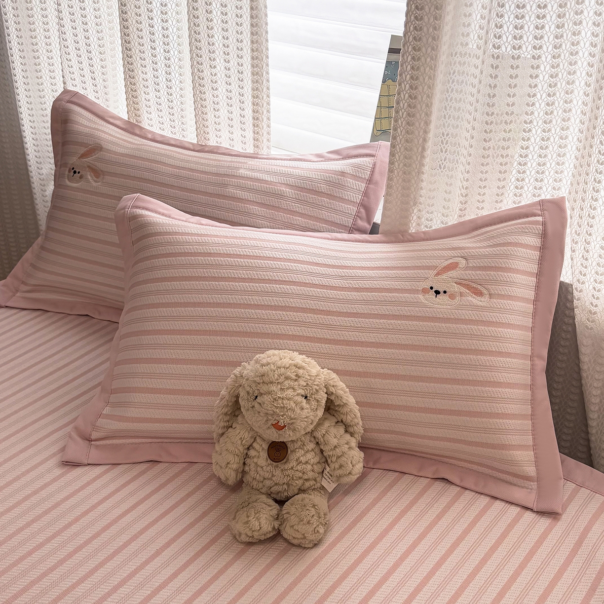 91家纺网 家纺一手货源 找家纺 （总）蓝邻家纺 2026春夏新款PE提花贴布绣凉席席子-场景一