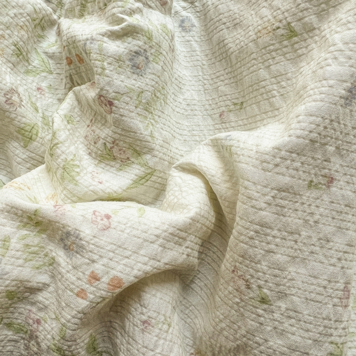 91家纺网 家纺一手货源 找家纺 禾沐  2026新款泡芙纱夏被四件套简单款 浅夏花信