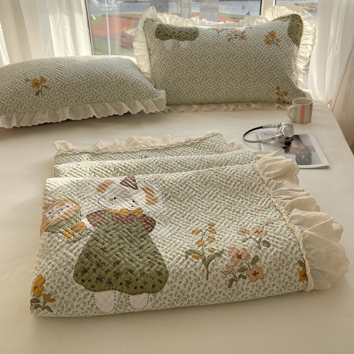 91家纺网 家纺一手货源 找家纺 爱彼家纺 2026春夏新款韩式花边泡芙棉床单款夏被夏凉被空调被四件套 奶灰波点