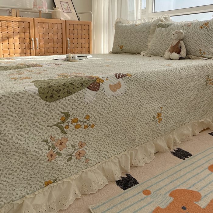 91家纺网 家纺一手货源 找家纺 爱彼家纺 2026新款印花泡芙棉花边床盖三件套-泡芙床盖 花边-含花诗放