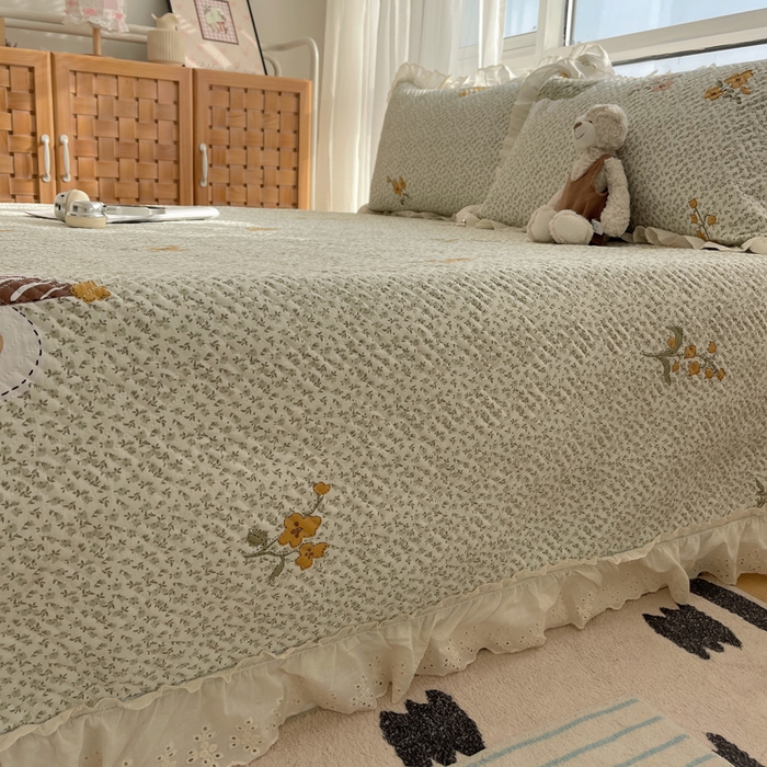 91家纺网 家纺一手货源 找家纺 爱彼家纺 2026新款印花泡芙棉花边床盖三件套-泡芙床盖 花边-含花诗放