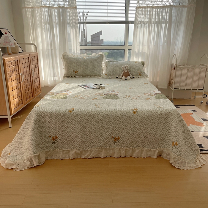 91家纺网 家纺一手货源 找家纺 爱彼家纺 2026新款印花泡芙棉花边床盖三件套-泡芙床盖 花边-含花诗放
