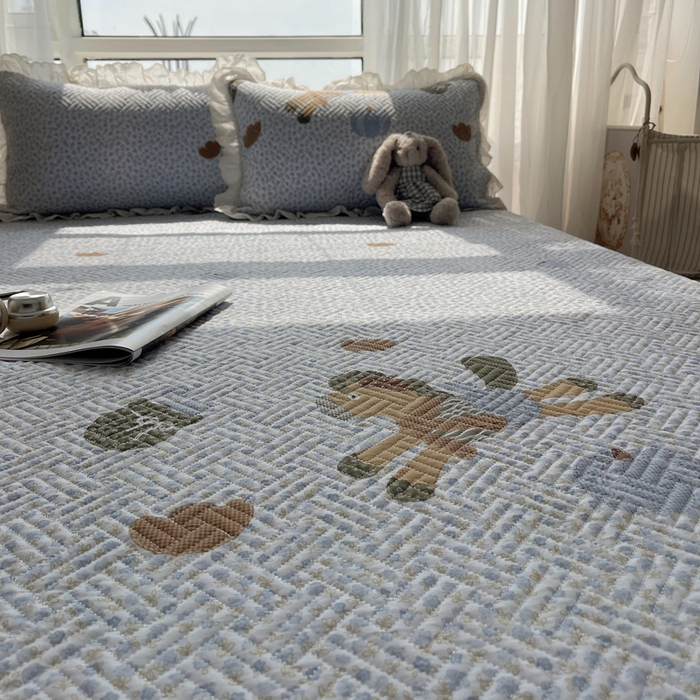 91家纺网 家纺一手货源 找家纺 爱彼家纺 2026新款印花泡芙棉花边床盖三件套-泡芙床盖 花边-爱心家园