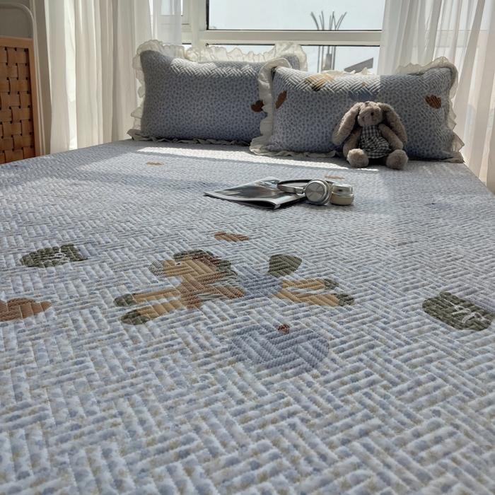 91家纺网 家纺一手货源 找家纺 爱彼家纺 2026新款印花泡芙棉花边床盖三件套-泡芙床盖 花边-爱心家园