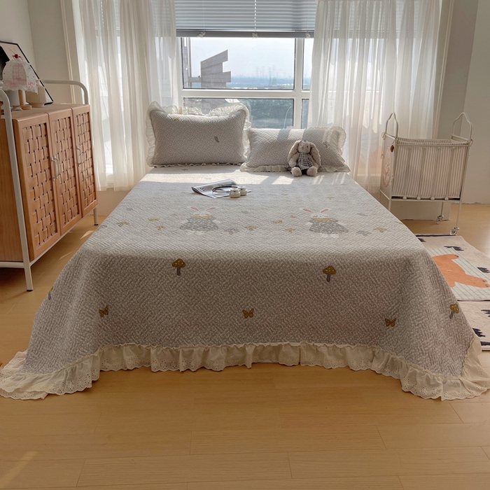 91家纺网 家纺一手货源 找家纺 爱彼家纺 2026新款印花泡芙棉花边床盖三件套-泡芙床盖 花边-花样年华