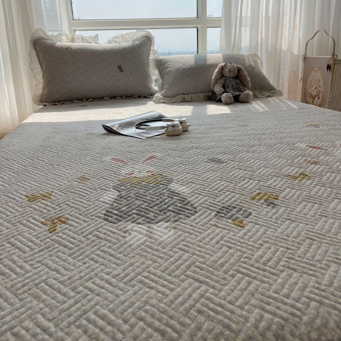 91家纺网 家纺一手货源 找家纺 爱彼家纺 2026新款印花泡芙棉花边床盖三件套-泡芙床盖 花边-花样年华