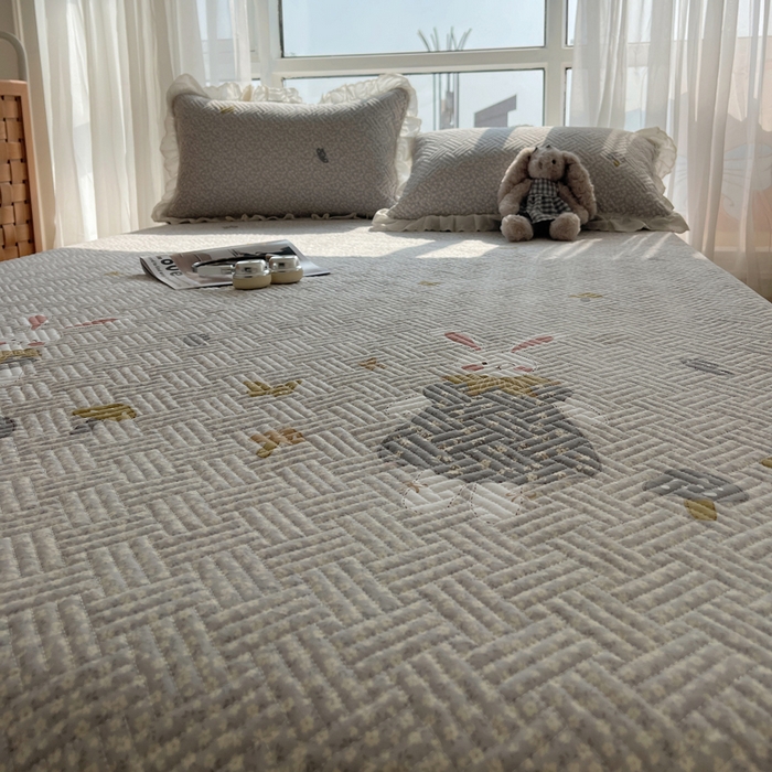 91家纺网 家纺一手货源 找家纺 爱彼家纺 2026新款印花泡芙棉花边床盖三件套-泡芙床盖 花边-花样年华