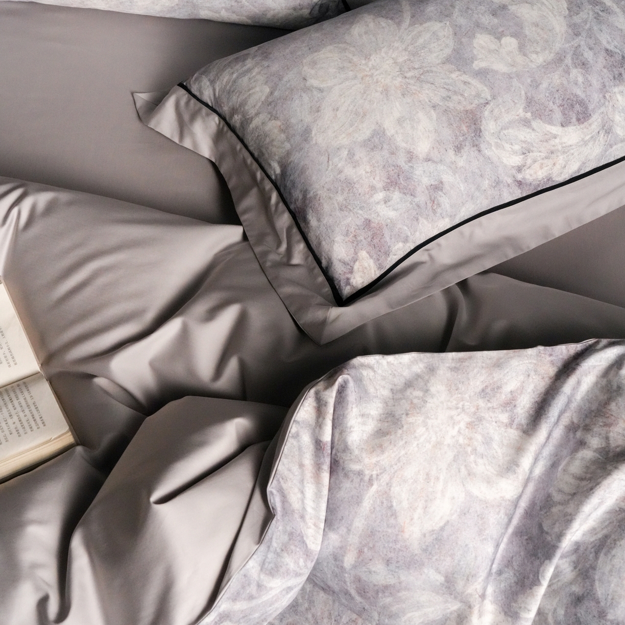 91家纺网 家纺一手货源 找家纺 （总）赫帛 2026新款高端舒柔棉纯棉数码印花四件套-雾语百合系列