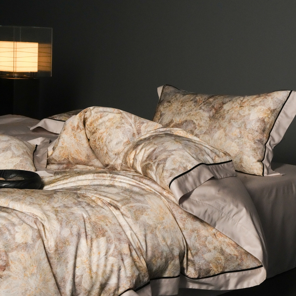 91家纺网 家纺一手货源 找家纺 赫帛 2026新款高端舒柔棉纯棉数码印花四件套-雾语百合系列 雾语百合-燕麦色