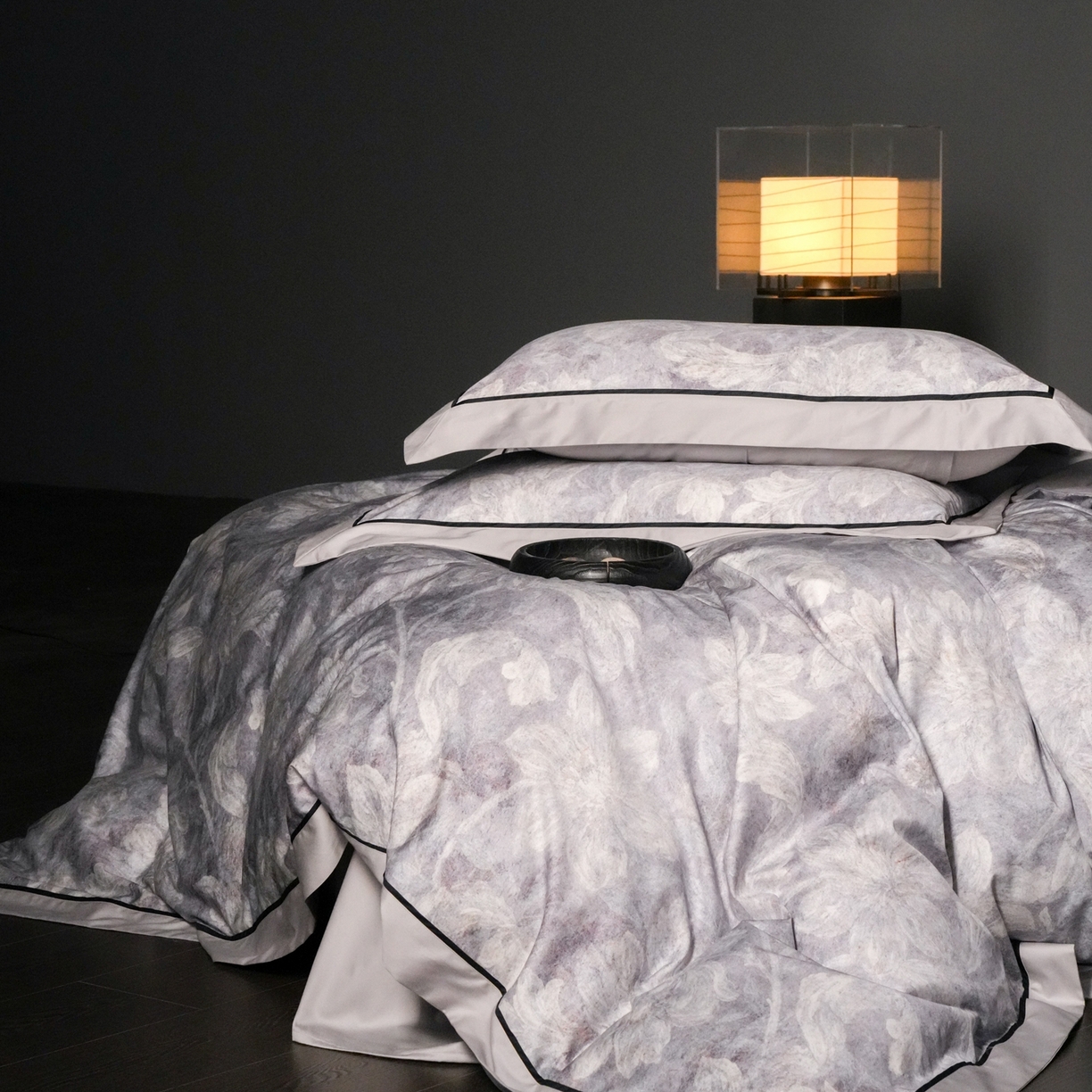 91家纺网 家纺一手货源 找家纺 赫帛 2026新款高端舒柔棉纯棉数码印花四件套-雾语百合系列 雾语百合-蓝色