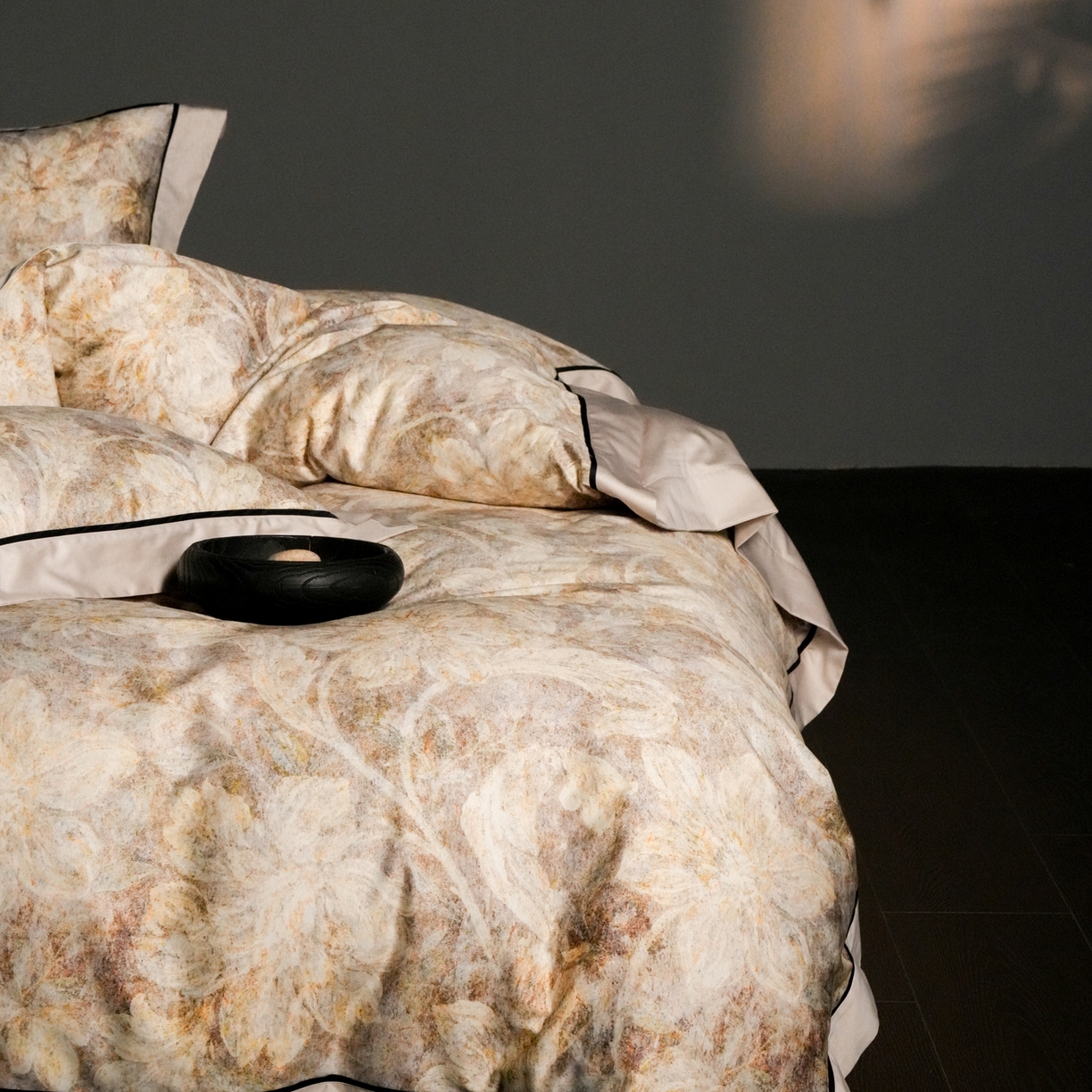 91家纺网 家纺一手货源 找家纺 赫帛 2026新款高端舒柔棉纯棉数码印花四件套-雾语百合系列 雾语百合-燕麦色