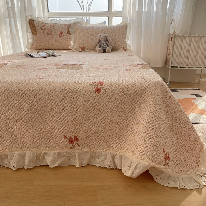 91家纺网 家纺一手货源 找家纺 爱彼家纺 2026新款印花泡芙棉花边床盖三件套-泡芙床盖 花边-圣诞花语
