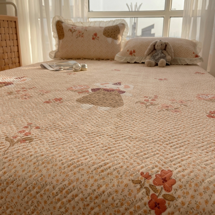 91家纺网 家纺一手货源 找家纺 爱彼家纺 2026新款印花泡芙棉花边床盖三件套-泡芙床盖 花边-圣诞花语