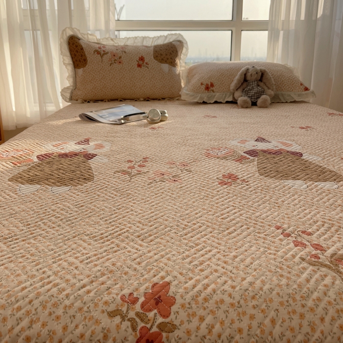 91家纺网 家纺一手货源 找家纺 爱彼家纺 2026新款印花泡芙棉花边床盖三件套-泡芙床盖 花边-圣诞花语