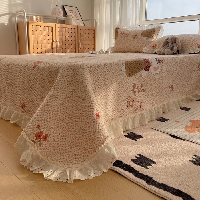 91家纺网 家纺一手货源 找家纺 爱彼家纺 2026新款印花泡芙棉花边床盖三件套-泡芙床盖 花边-圣诞花语