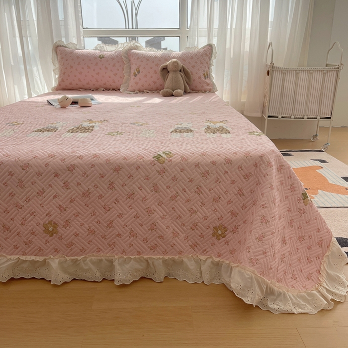 91家纺网 家纺一手货源 找家纺 爱彼家纺 2026新款印花泡芙棉花边床盖三件套-泡芙床盖 花边-温馨时光
