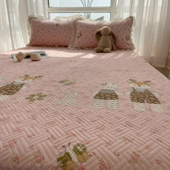 91家纺网 家纺一手货源 找家纺 爱彼家纺 2026新款印花泡芙棉花边床盖三件套-泡芙床盖 花边-温馨时光