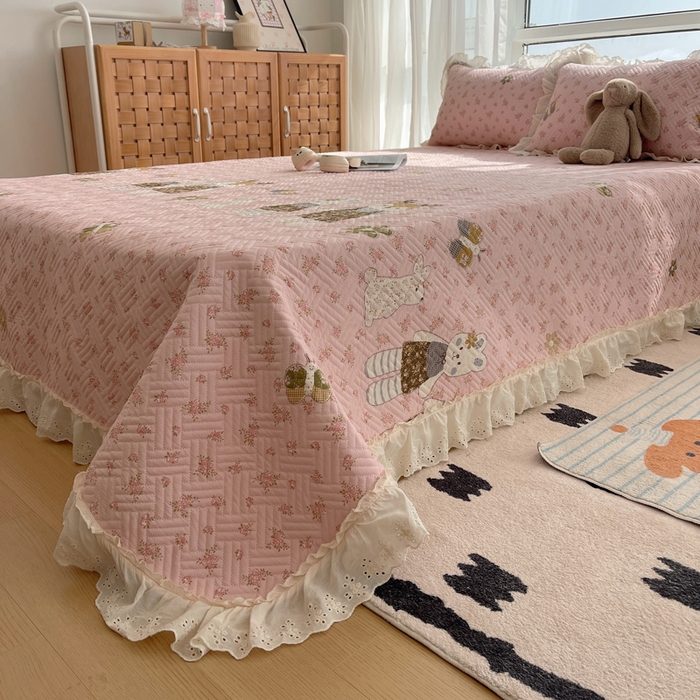 91家纺网 家纺一手货源 找家纺 爱彼家纺 2026新款印花泡芙棉花边床盖三件套-泡芙床盖 花边-温馨时光